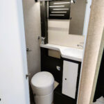 Autocaravana McLouis Glamys 320 - Aseo interior