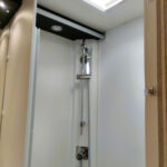 Autocaravana McLouis Glamys 320 - Ducha interior